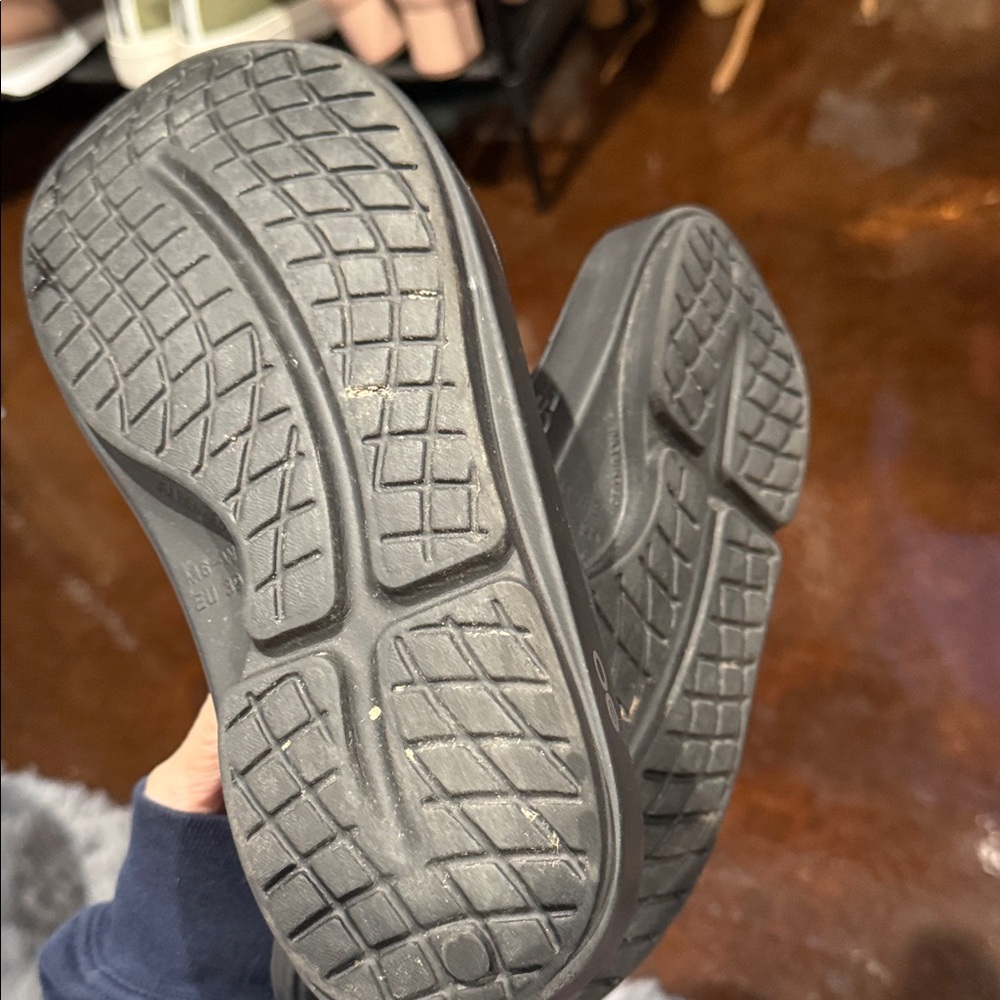 Oofos Slides - image 4